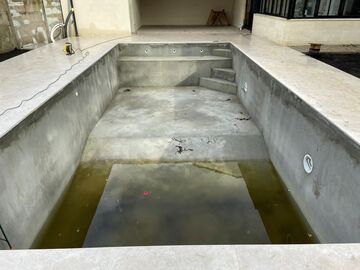 Réalisation d'un bassin avec filtration complète et pose de liner à Le Bouscat