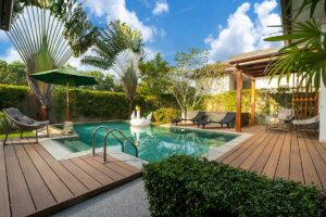 Construire sa piscine à Sainte-Hélène : choisir une piscine au sel ou au chlore ?